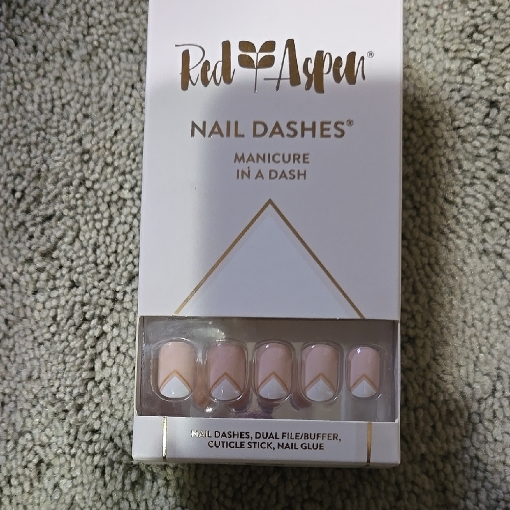 Red Aspen Nail Dashes - Nude and White